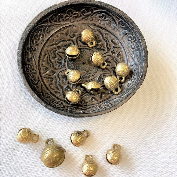 Buddist bell charms - Picture 1 of 3